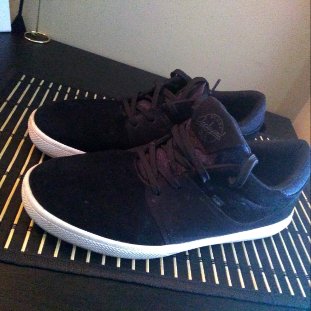 Men's Globe shoes size 9.5 Black